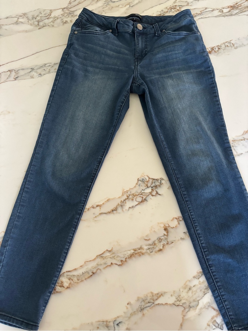 1822 Denim Women's Skinny Jeans in Medium Blue Wash